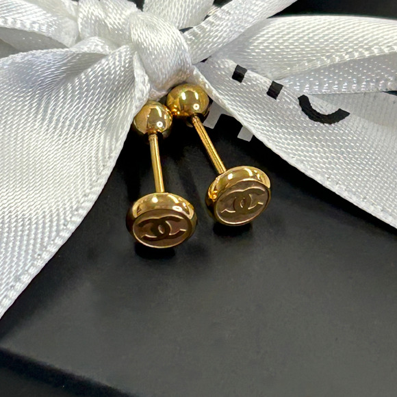 Dainty Genuine 18k Gold Plated Minimalist Earrings Chanel GOLD CC Logo Luxury - Picture 4 of 7